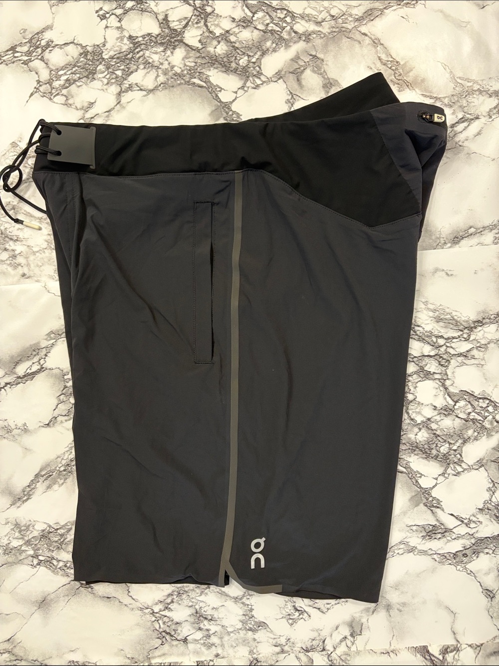 On Cloud Hybrid Men's Shorts 2 in 1 Running with Liner Pocket Color Black - Picture 5 of 7